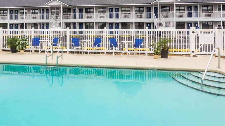 Days Inn Madison Pool