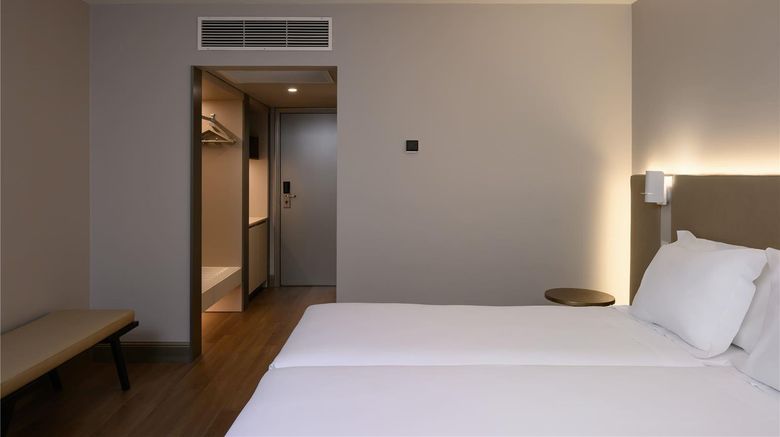 <b>Hotel Coimbra, Affiliated by Melia Room</b>. Images powered by <a href="https://iceportal.shijigroup.com/" title="IcePortal" target="_blank">IcePortal</a>.