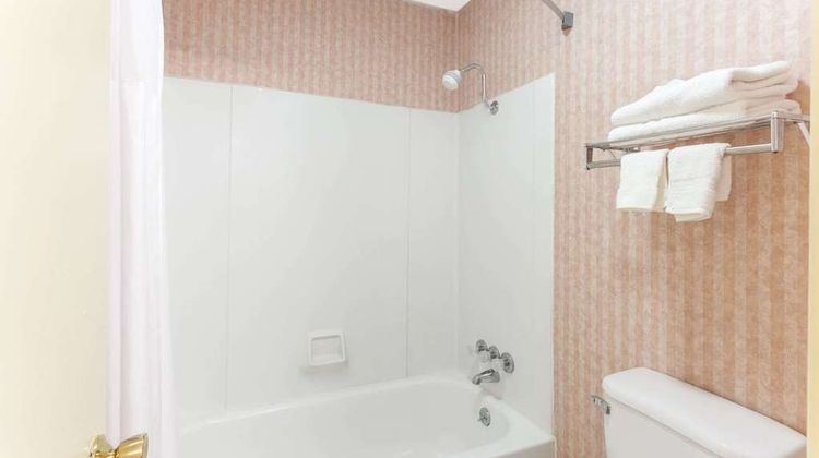 Days Inn Holladay Room