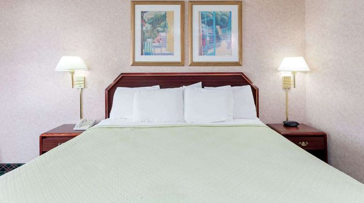 Days Inn Holladay Room