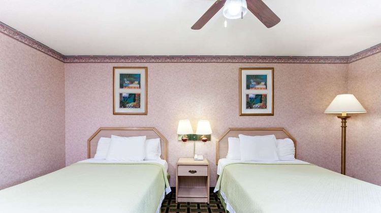 Days Inn Holladay Room