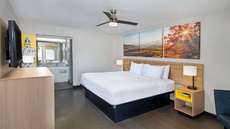 Days Inn Holladay Room
