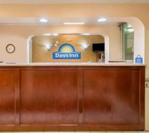 Days Inn Shorter Lobby