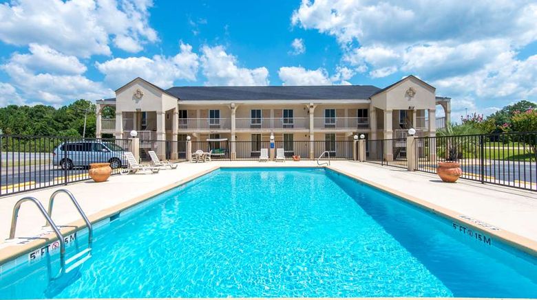 <b>Days Inn Shorter Pool</b>. Images powered by <a href="https://iceportal.shijigroup.com/" title="IcePortal" target="_blank">IcePortal</a>.