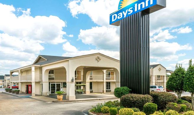 Days Inn Shorter Exterior