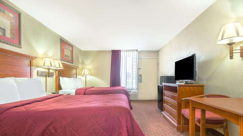 <b>Days Inn Shorter Room</b>. Images powered by <a href="https://iceportal.shijigroup.com/" title="IcePortal" target="_blank">IcePortal</a>.