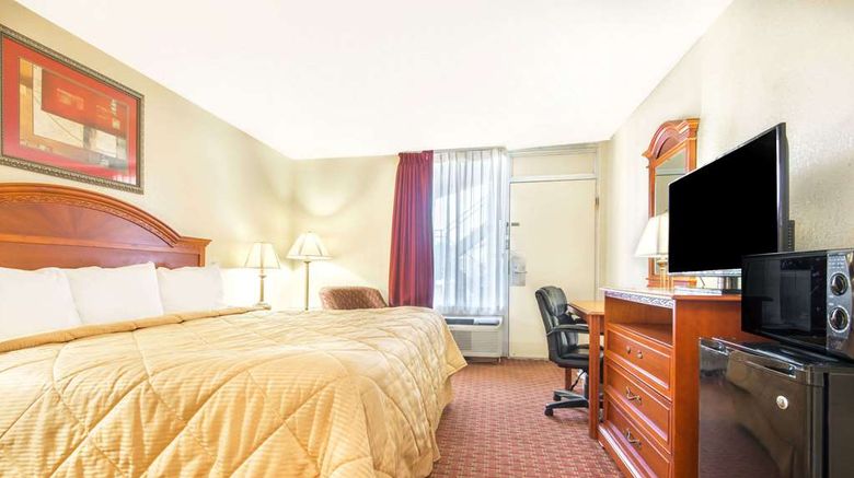 <b>Days Inn Shorter Room</b>. Images powered by <a href="https://iceportal.shijigroup.com/" title="IcePortal" target="_blank">IcePortal</a>.