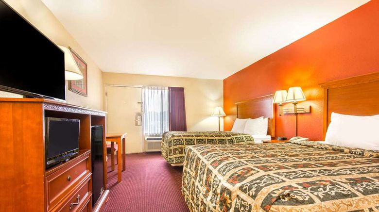<b>Days Inn Shorter Room</b>. Images powered by <a href="https://iceportal.shijigroup.com/" title="IcePortal" target="_blank">IcePortal</a>.