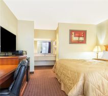 Days Inn Shorter Room