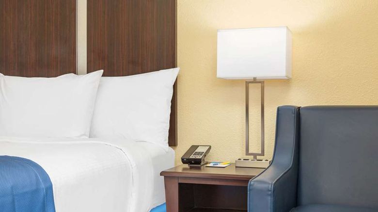 <b>Days Inn Muscle Shoals Room</b>. Images powered by <a href="https://iceportal.shijigroup.com/" title="IcePortal" target="_blank">IcePortal</a>.