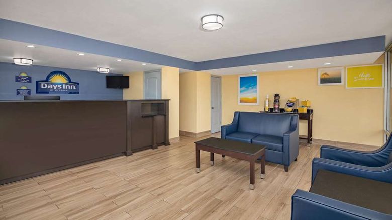 <b>Days Inn Muscle Shoals Lobby</b>. Images powered by <a href="https://iceportal.shijigroup.com/" title="IcePortal" target="_blank">IcePortal</a>.