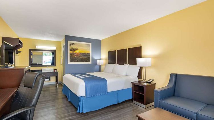 Days Inn Muscle Shoals Room
