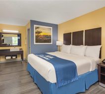 Days Inn Muscle Shoals Room