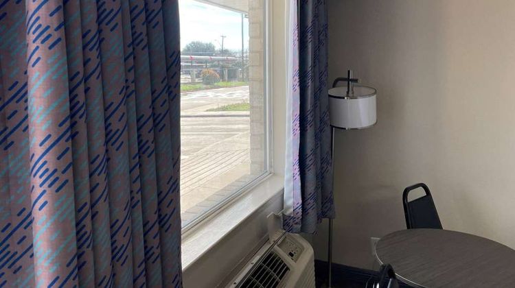 Days Inn San Antonio SE by AT&T Center Room