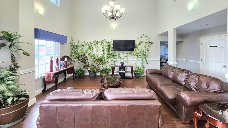 <b>Days Inn San Antonio SE by AT&T Center Lobby</b>. Images powered by <a href="https://iceportal.shijigroup.com/" title="IcePortal" target="_blank">IcePortal</a>.