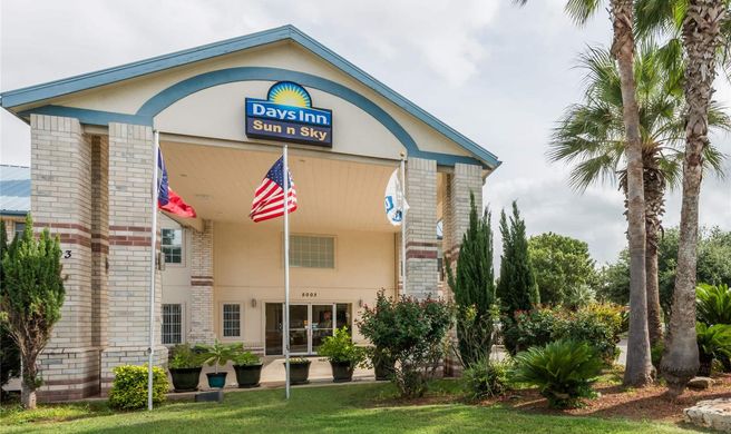 Days Inn San Antonio SE by AT&T Center Exterior