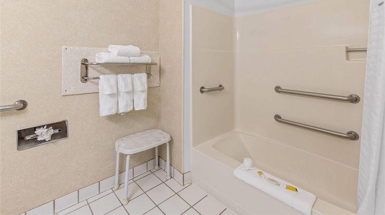 <b>Days Inn Columbia Mall Room</b>. Images powered by <a href="https://iceportal.shijigroup.com/" title="IcePortal" target="_blank">IcePortal</a>.