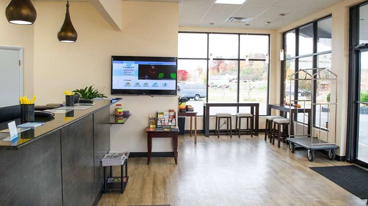 Days Inn Waynesboro Lobby