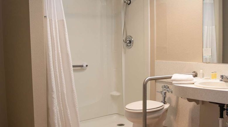 <b>Days Inn Waynesboro Room</b>. Images powered by <a href="https://iceportal.shijigroup.com/" title="IcePortal" target="_blank">IcePortal</a>.