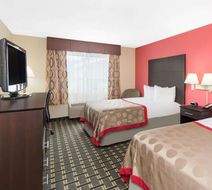 Ramada Vandalia Room