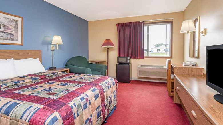 <b>Days Inn West-Eau Claire Room</b>. Images powered by <a href="https://iceportal.shijigroup.com/" title="IcePortal" target="_blank">IcePortal</a>.