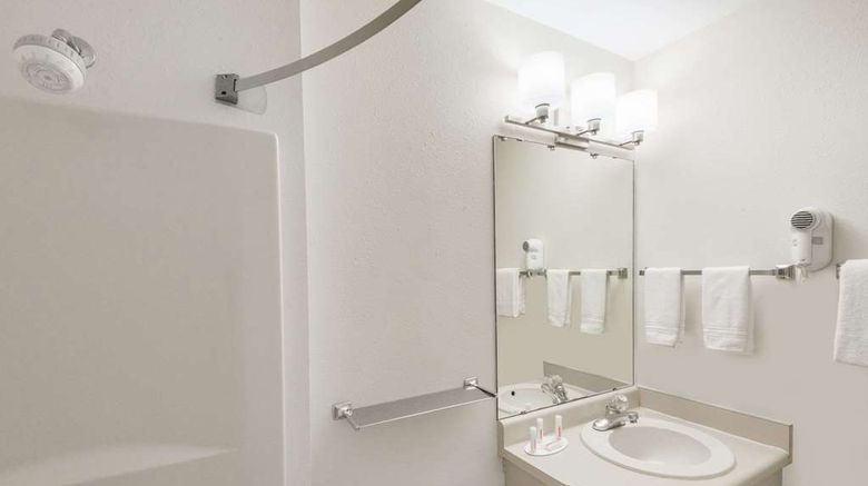 <b>Days Inn Ashland Room</b>. Images powered by <a href="https://iceportal.shijigroup.com/" title="IcePortal" target="_blank">IcePortal</a>.