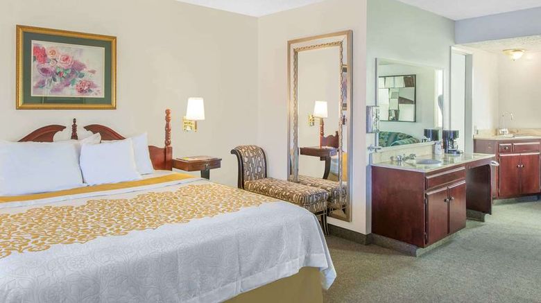 <b>Days Inn Camarillo Ventura Suite</b>. Images powered by <a href="https://iceportal.shijigroup.com/" title="IcePortal" target="_blank">IcePortal</a>.