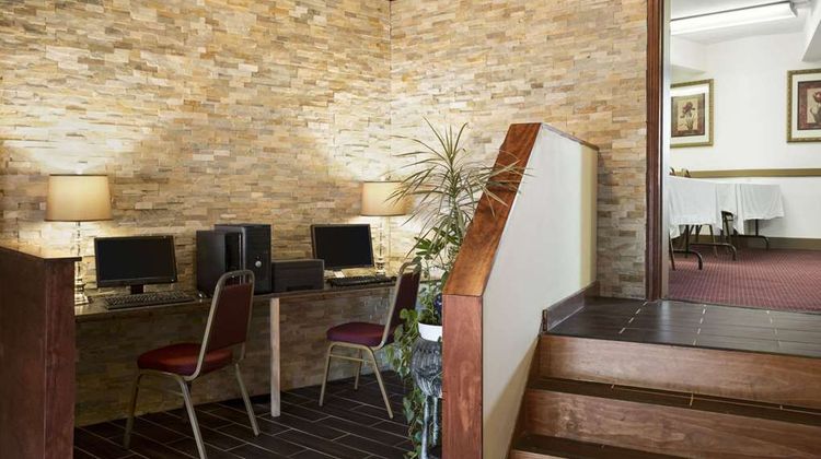 Ramada by Wyndham Pittsburgh/New Stanton Lobby