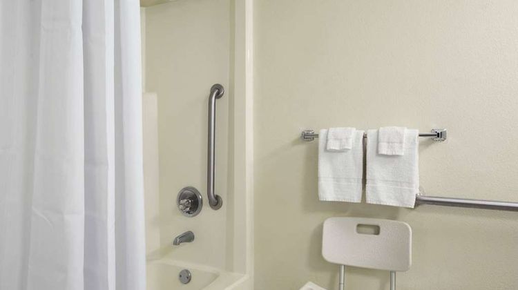 Ramada by Wyndham Pittsburgh/New Stanton Room