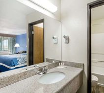 Days Inn Holbrook Room