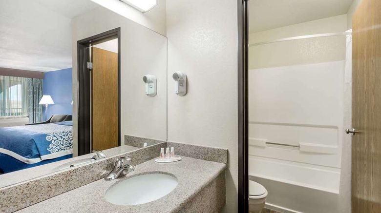 <b>Days Inn Holbrook Room</b>. Images powered by <a href="https://iceportal.shijigroup.com/" title="IcePortal" target="_blank">IcePortal</a>.