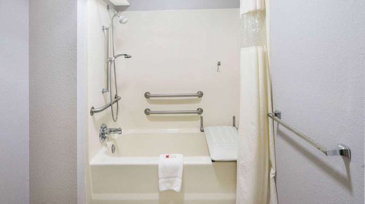 Days Inn Asheville North Room