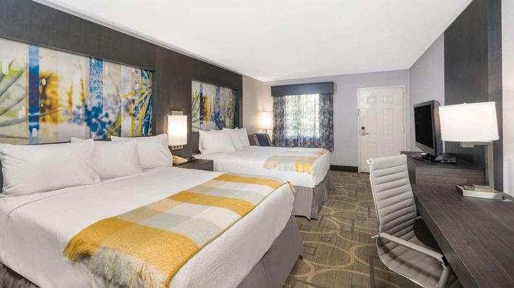 Days Inn Asheville North Room