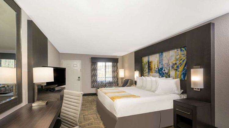 Days Inn Asheville North Room