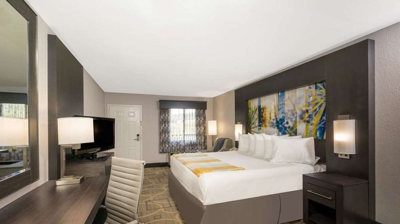 <b>Days Inn Asheville North Room</b>. Images powered by <a href="https://iceportal.shijigroup.com/" title="IcePortal" target="_blank">IcePortal</a>.
