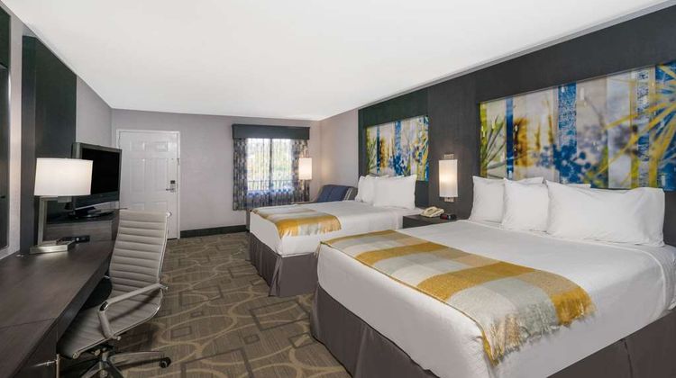 Days Inn Asheville North Suite