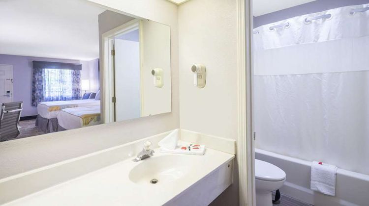Days Inn Asheville North Room