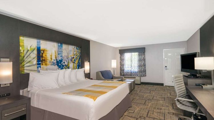 Days Inn Asheville North Suite