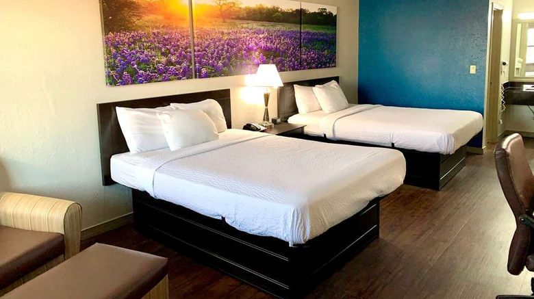 <b>Days Inn Canton Room</b>. Images powered by <a href="https://iceportal.shijigroup.com/" title="IcePortal" target="_blank">IcePortal</a>.