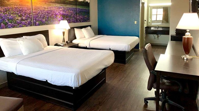 <b>Days Inn Canton Room</b>. Images powered by <a href="https://iceportal.shijigroup.com/" title="IcePortal" target="_blank">IcePortal</a>.