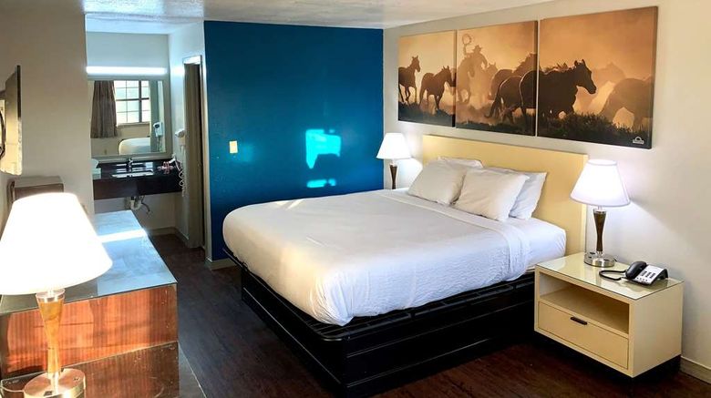 <b>Days Inn Canton Room</b>. Images powered by <a href="https://iceportal.shijigroup.com/" title="IcePortal" target="_blank">IcePortal</a>.