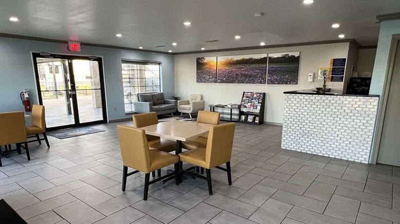 <b>Days Inn Canton Lobby</b>. Images powered by <a href="https://iceportal.shijigroup.com/" title="IcePortal" target="_blank">IcePortal</a>.