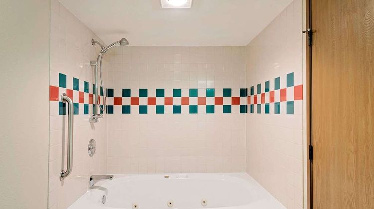 Days Inn Boonville Room