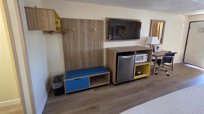 <b>Days Inn Alhambra CA Room</b>. Images powered by <a href="https://iceportal.shijigroup.com/" title="IcePortal" target="_blank">IcePortal</a>.