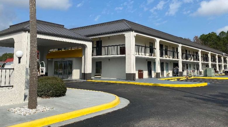 <b>Days Inn Moss Point Pascagoula Exterior</b>. Images powered by <a href="https://iceportal.shijigroup.com/" title="IcePortal" target="_blank">IcePortal</a>.