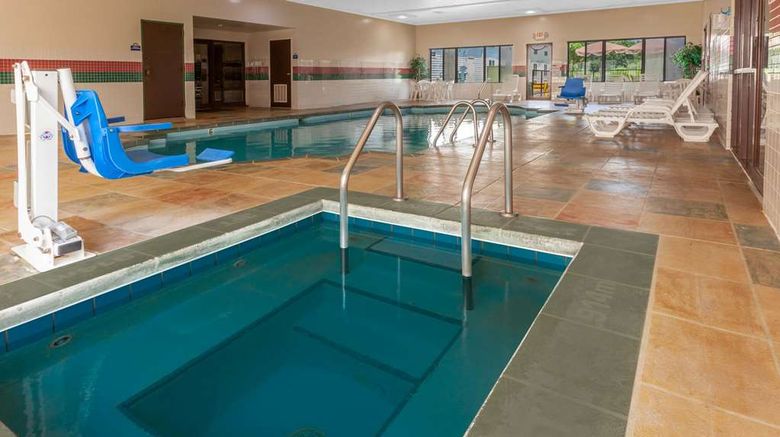 <b>Days Inn Milan/Cedar Point South Pool</b>. Images powered by <a href="https://iceportal.shijigroup.com/" title="IcePortal" target="_blank">IcePortal</a>.