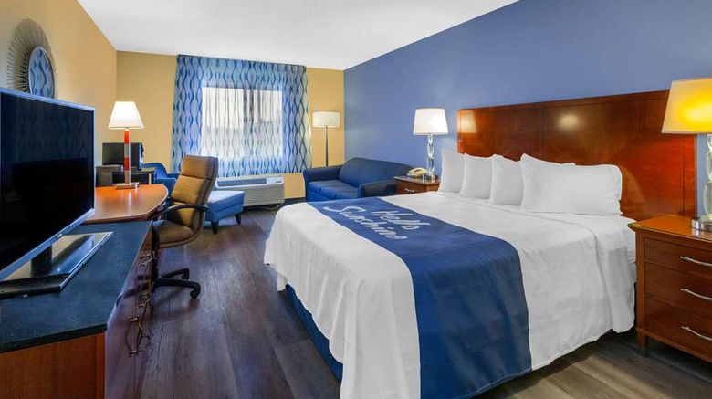 <b>Days Inn Milan/Cedar Point South Room</b>. Images powered by <a href="https://iceportal.shijigroup.com/" title="IcePortal" target="_blank">IcePortal</a>.