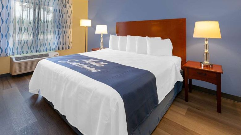 <b>Days Inn Milan/Cedar Point South Suite</b>. Images powered by <a href="https://iceportal.shijigroup.com/" title="IcePortal" target="_blank">IcePortal</a>.
