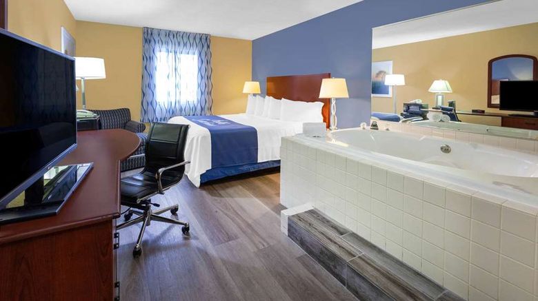 <b>Days Inn Milan/Cedar Point South Suite</b>. Images powered by <a href="https://iceportal.shijigroup.com/" title="IcePortal" target="_blank">IcePortal</a>.