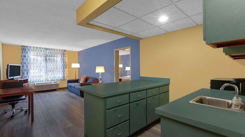 <b>Days Inn Milan/Cedar Point South Suite</b>. Images powered by <a href="https://iceportal.shijigroup.com/" title="IcePortal" target="_blank">IcePortal</a>.